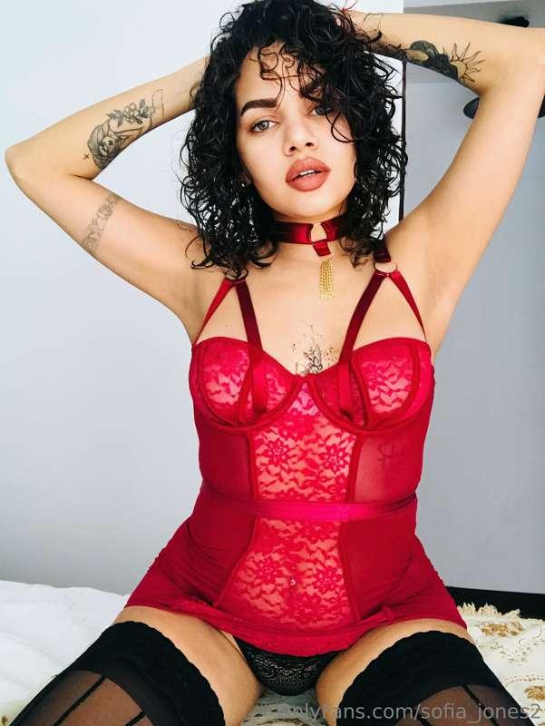 Contribute 12,99 to my campaign and receive 1 hour of my hot..