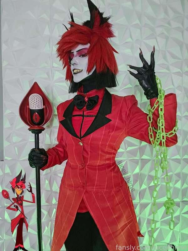 Been grinding Hazbin hotel/Alastor stuff the last few days. Really enjoying cosplaying him! ^-^ today I'm back to my normal slutty behavior though so don't worry! I wanted to drop a few pics though because Alastor is sexy af. 
I know this is diff from my normal content BUT I WANTED TO SHARE 
While I was gone my DMs have FiLLLLED. Please be patient ill get to these soon! 🖤

#hazbinhotel #cosplay #alastor #hazbinhotelalastor #crossdressing 