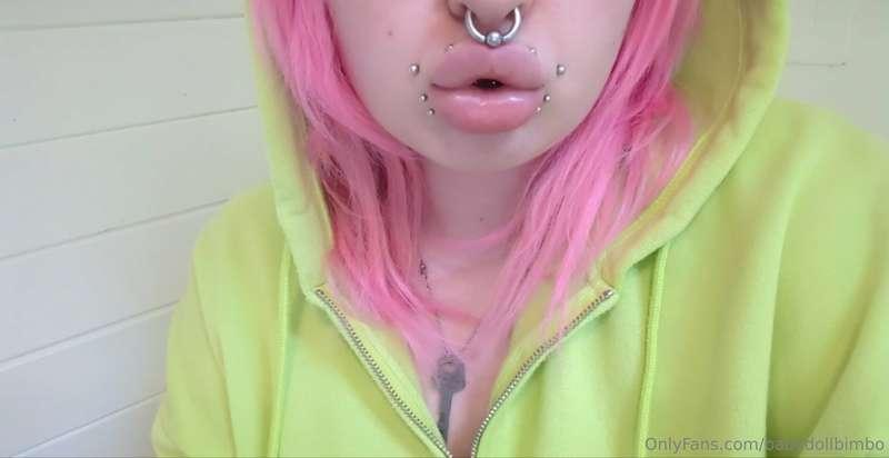 💋
