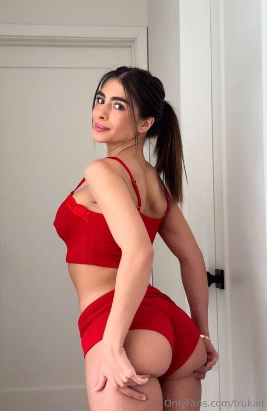 Baby got back... and front, but let’s focus on priorities 🍑