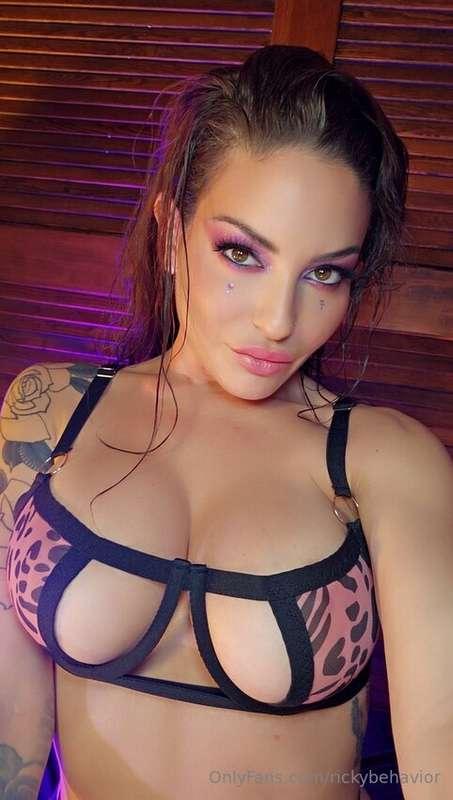 KISSA SINS IS A HUGE SLUT THAT LOVES BIG COCK!!!! DAMN SHE W..