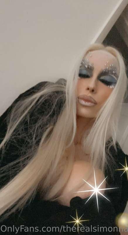 Nori daugiau? Dm tip for hot hot hottt pics/vids👅