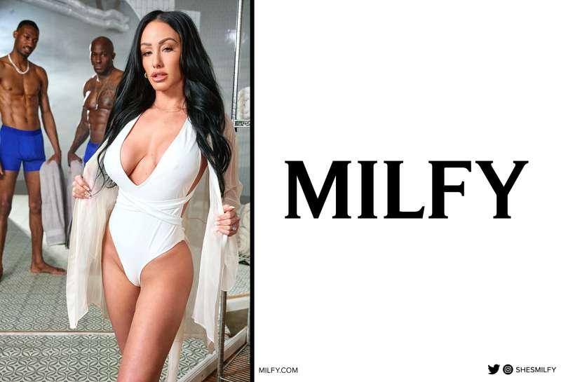 Step inside the locker room where @jenniferwhite turns up th..