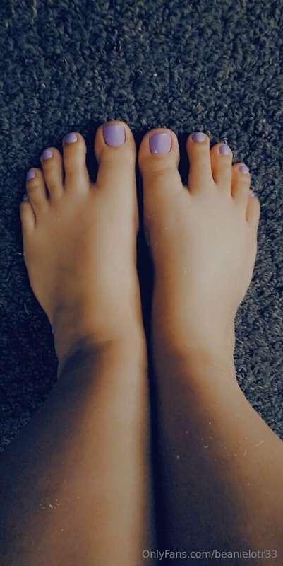 I need to get myself a pedicure asap, because this is how cu..