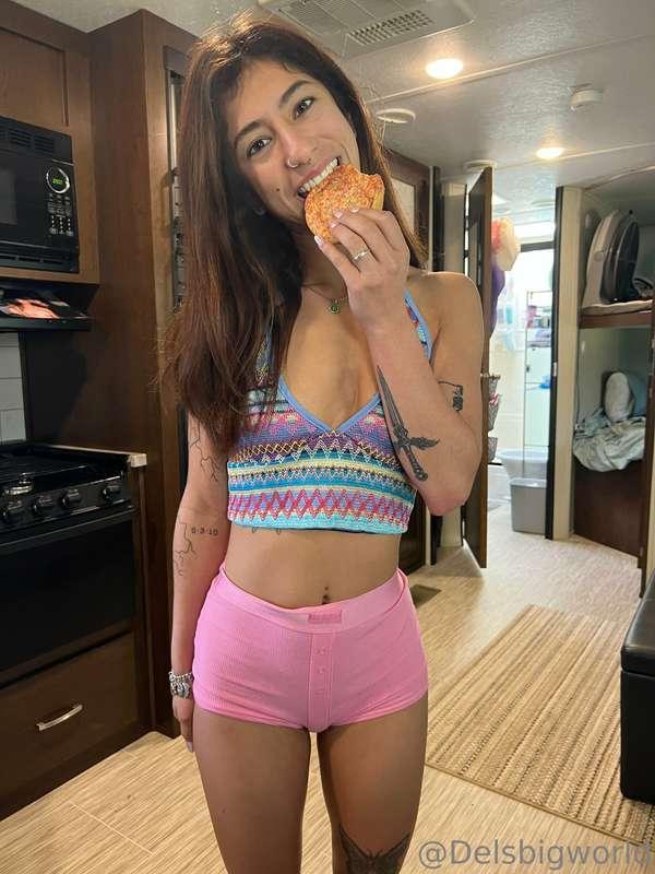 Early morning cravings... 🍪💋