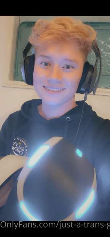 Got up to playing some VR last night for the first time, had..