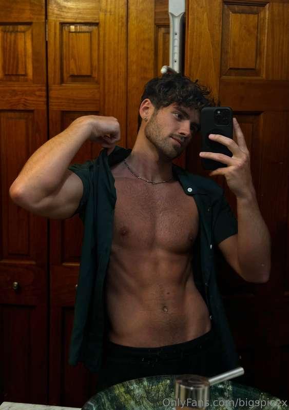 happy st pattys day everyone 🍀🥰 check your dms for a surpris..