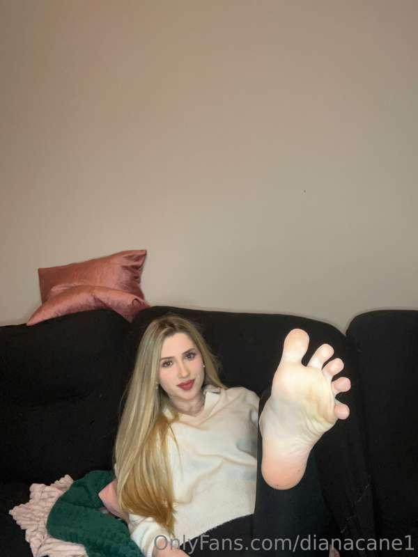 Who love’s toes spreading?😏