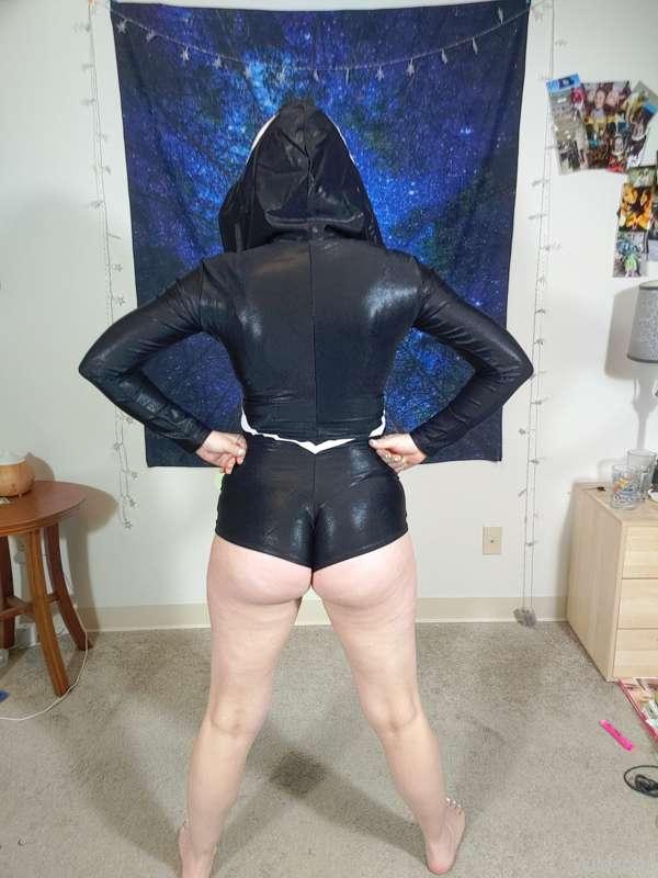 I have to see if I can 1. Get the back of the Venom cosplay ..