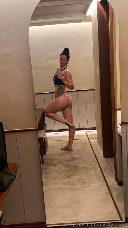 Wanna join my workout session? 🙊