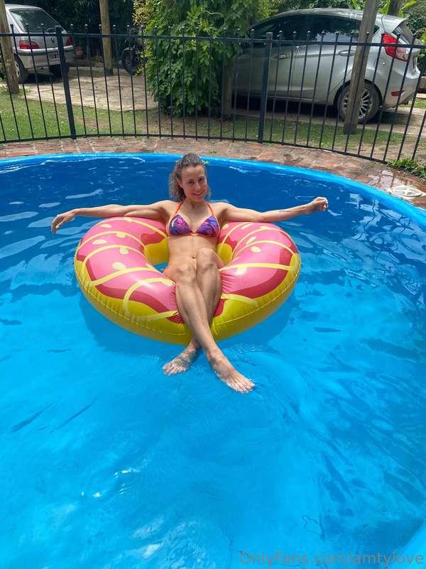 Come and swim with me, my love 💦🤤🥂🍩