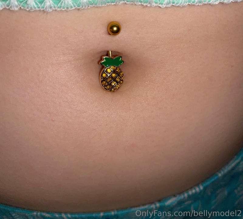 Mm my button is super sweet 🍍😋