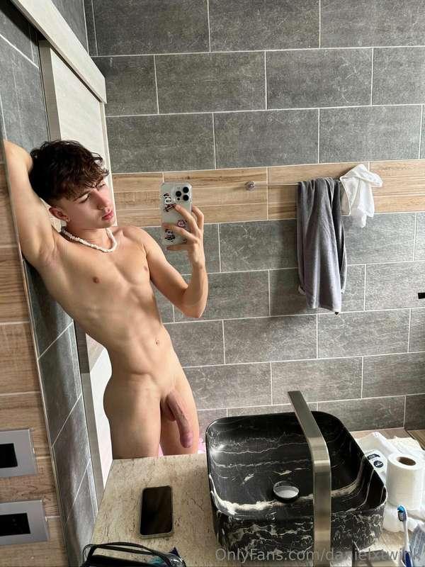 danielxtwink image #0