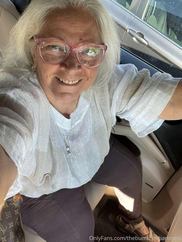 thebumbumbaroness image #0