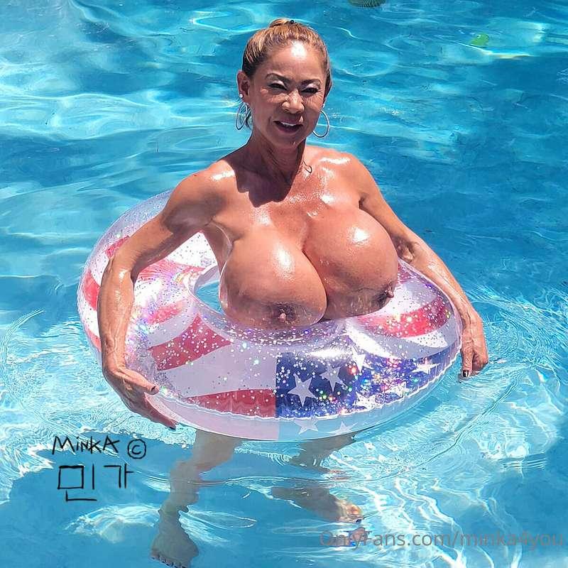 I love mi pool. XOXO