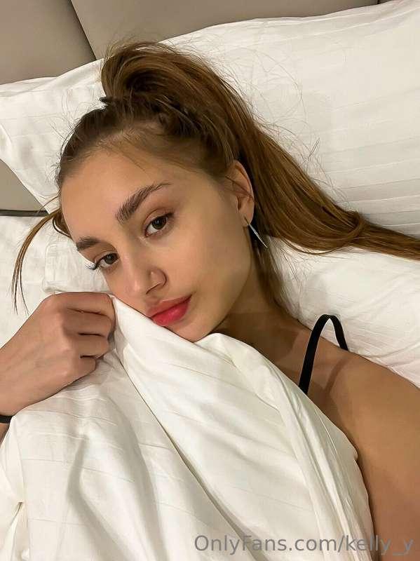 I was already settled in my cozy bed ❤️🛏 Lie down with me 💋