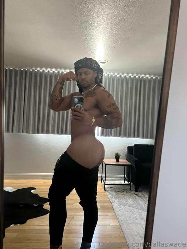 I know you can't resist this ass 😈 why don't you DM me and w..