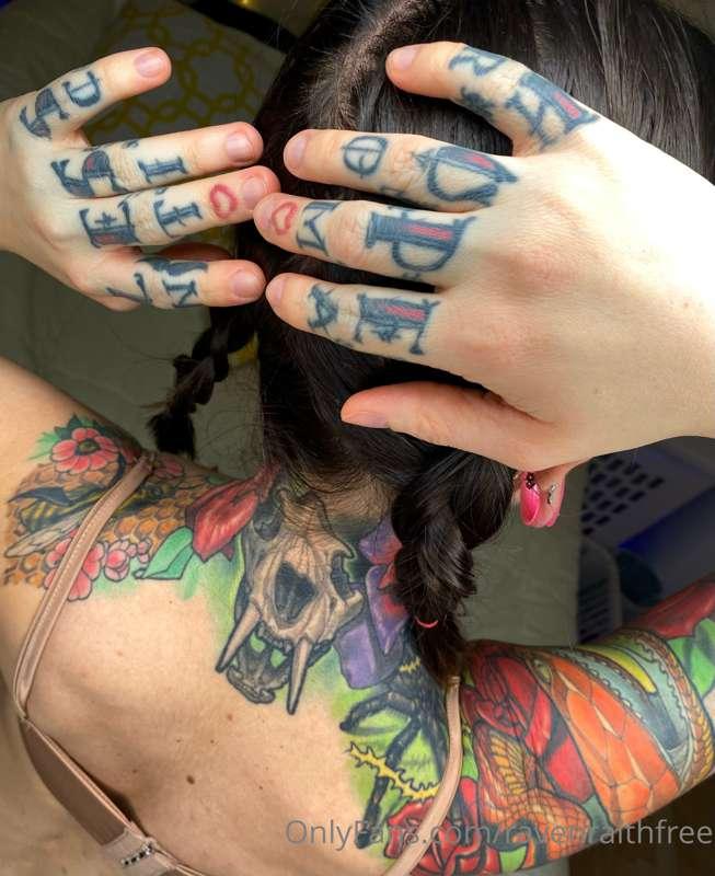 💉… 😉 subscribe to @ravenraith https://onlyfans.com/ravenrait..