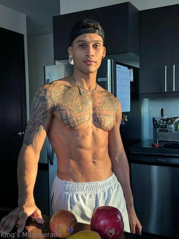 Happy Sunday 🥭🍍🍎 🍆