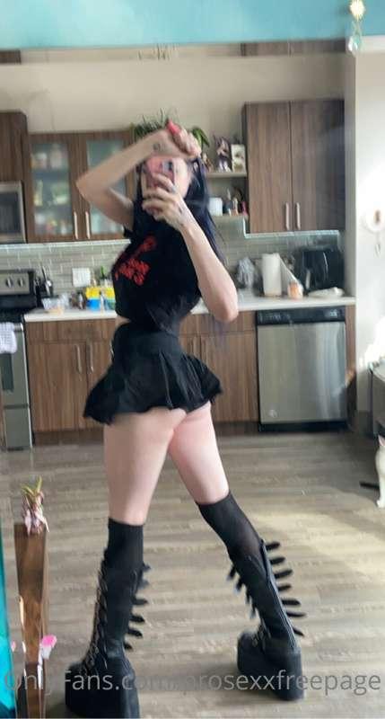 hehe skirt momentz