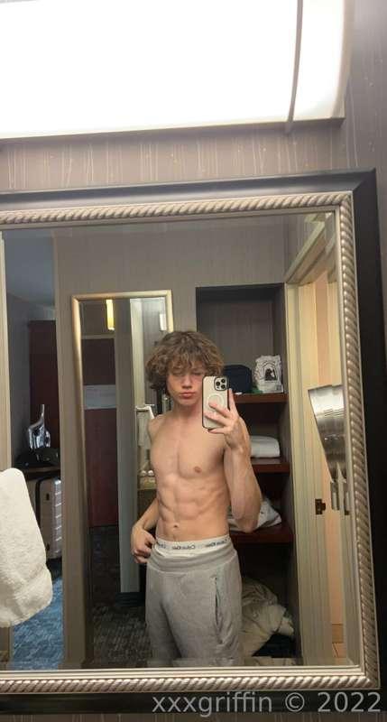 be sure to check ur messages
i sent some hot content last ni..