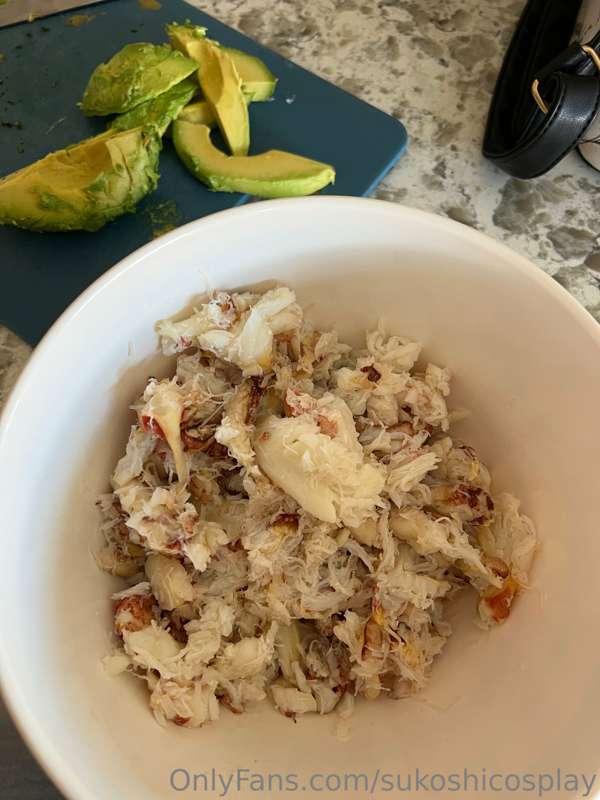 The perks of knowing fish mongers~ 🦀🐟🎣
We are making crab ca..