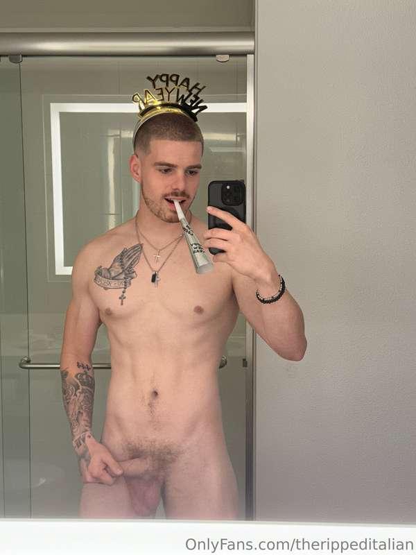 Happy New Years you sexy f*cks😏🎉
