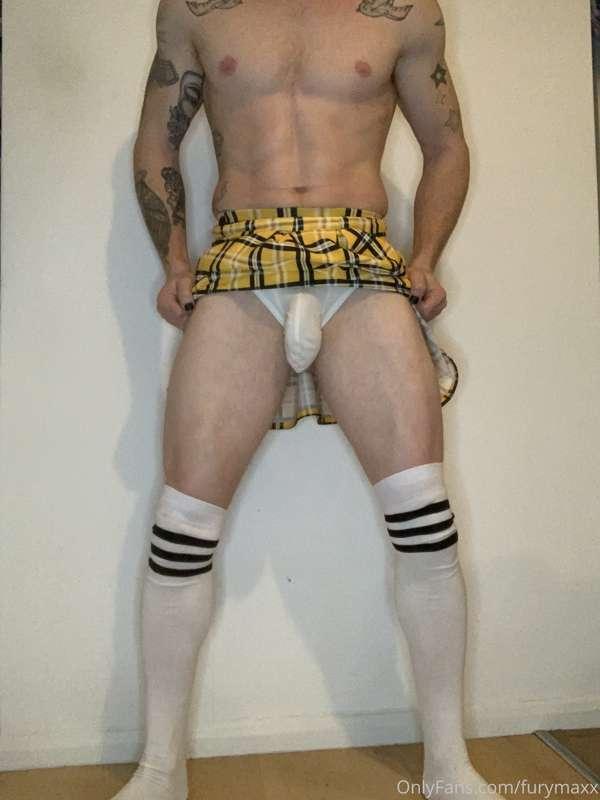 Please come make my cock hard