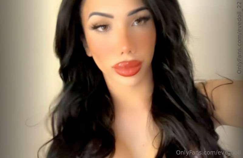 Careful… my lips tend to get me in trouble 🤭😈