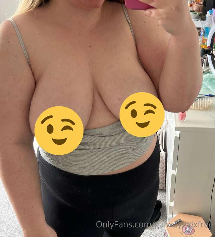 Why are my tits so hot 🥵😈