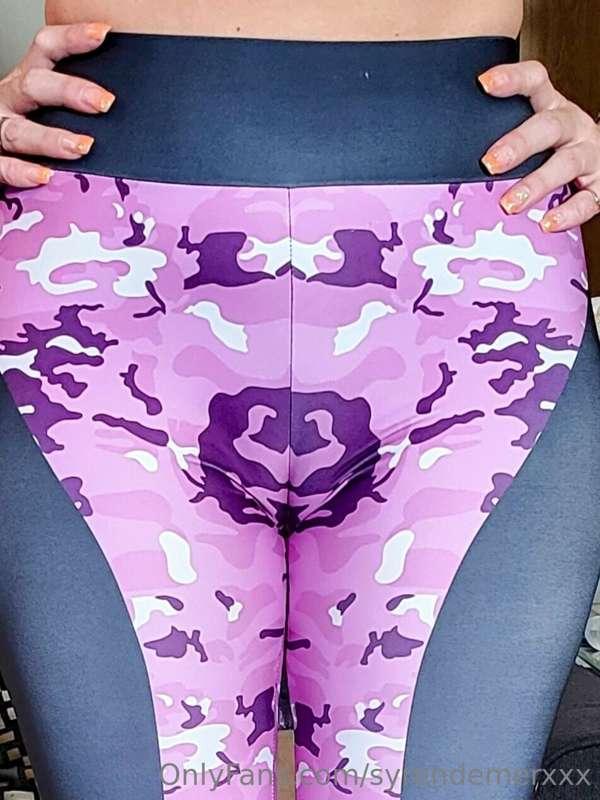 Ink blot test.... what do you see? 

I just noticed these le..
