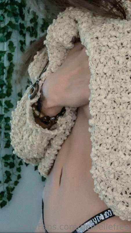 So much more over on my premium page! 

https://onlyfans.com..