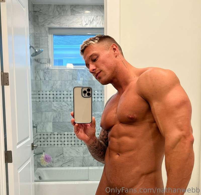 Looks like I missed a few drops 😂💦 Swipe to uncrop and see 🍆