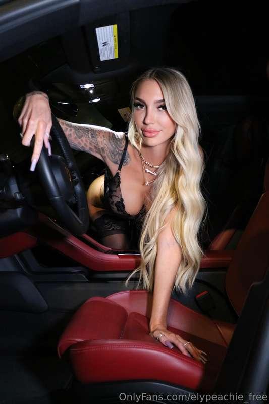 @elypeachie 😈🔞💋