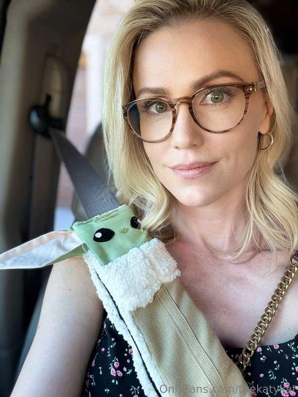 Trying to carry the force... but ended up carrying Grogu ins..
