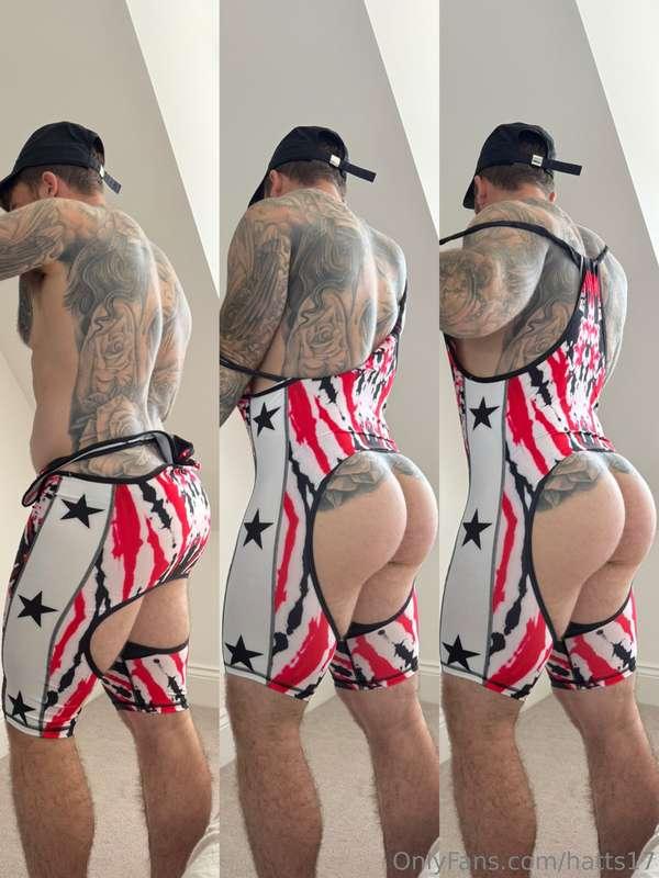 Squeezing into my new singlet! Swipe for a close up 😲😈