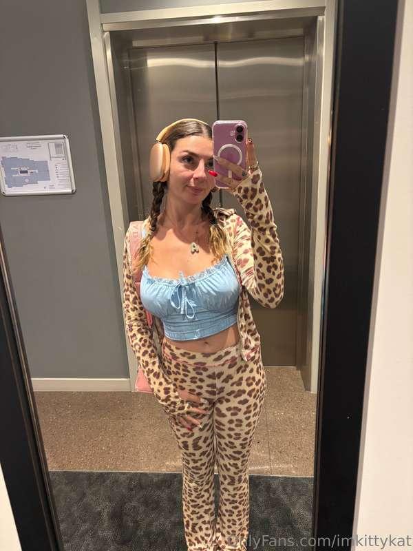 Cutest outfit ever… but not as cute as me 😉💋