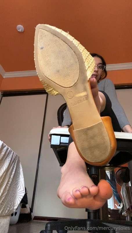 look up :) your view starts and ends at my feet 💜