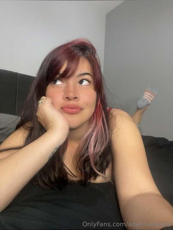 wouldn't this picture look better with a boyfriend next to m..