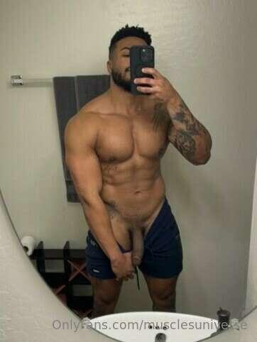 Personal Trainer @jtsfit_official naked!