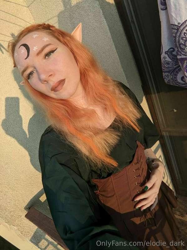 I wonder what elves hide under their clothes?)😋😘