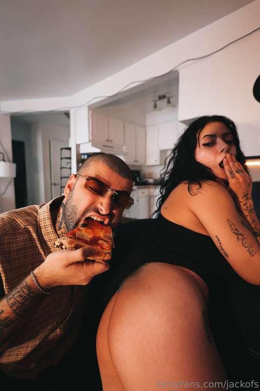 @elena_sweetheart 🍕🍕👀