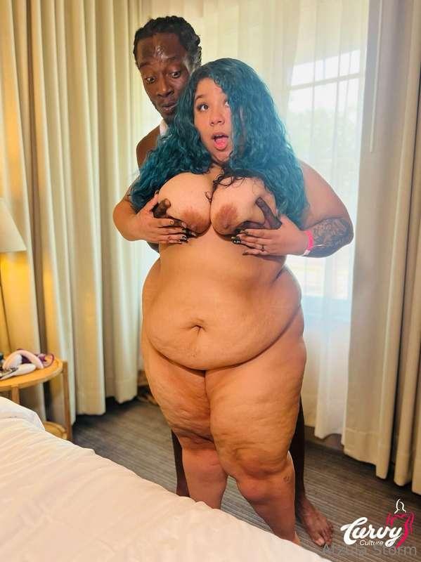 Who wants to recreate this picture w/me?  @blvckrosetv