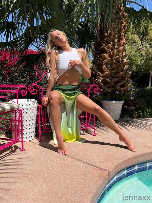 you can find me by the pool 99% of the time 💦