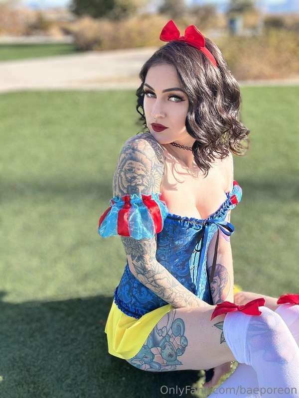 a sexy Snow White cosplay 😏lewd / semi nude 