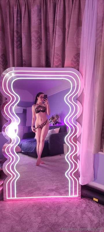 I'm live rn 🥰 https://allmylinks.com/emilyhill
