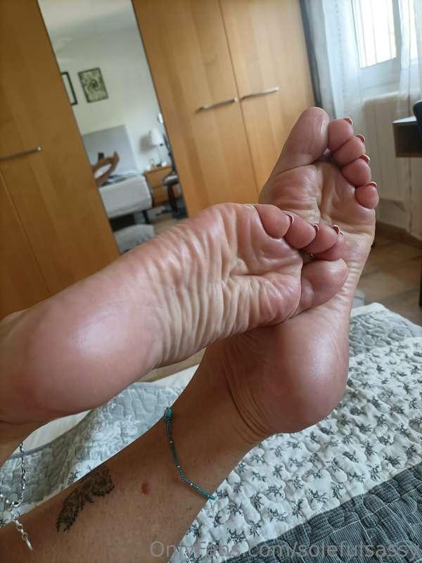 Explore every wrinkle with your tongue! 💋