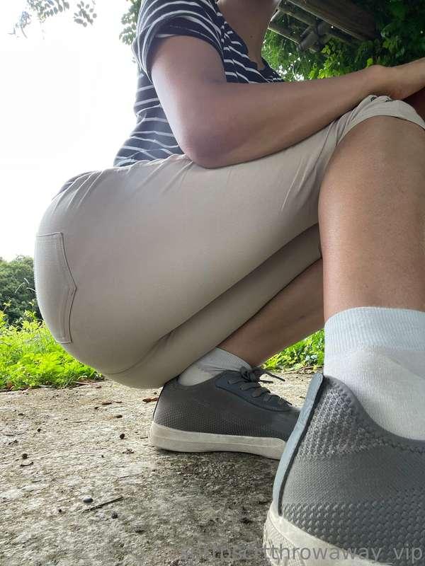 Chinese booty in a Japanese park. Come grope me. 🥵
