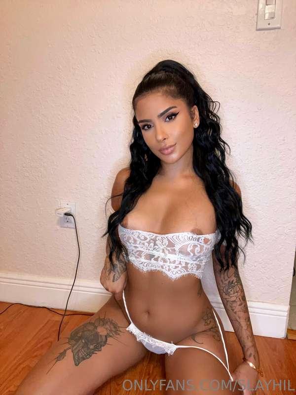 white on brown skin is my favvv 🤍
