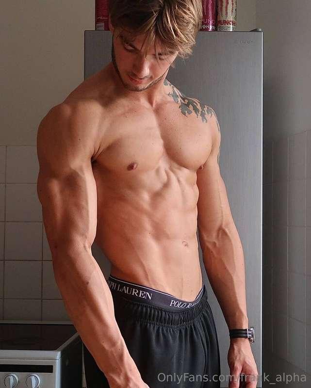 Omg will he be the newest superstar? He is @alexcutcher he l..